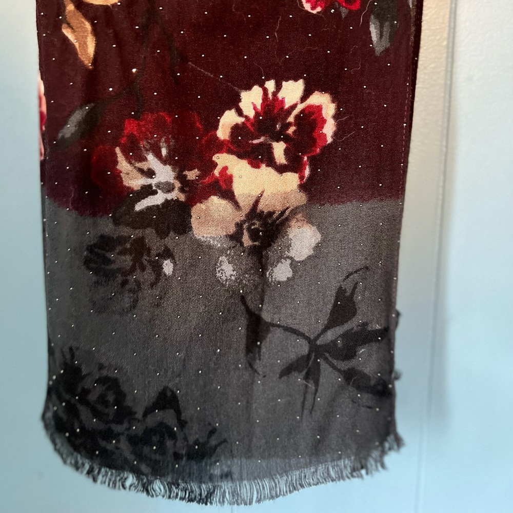 White House Black House sequenced scarf